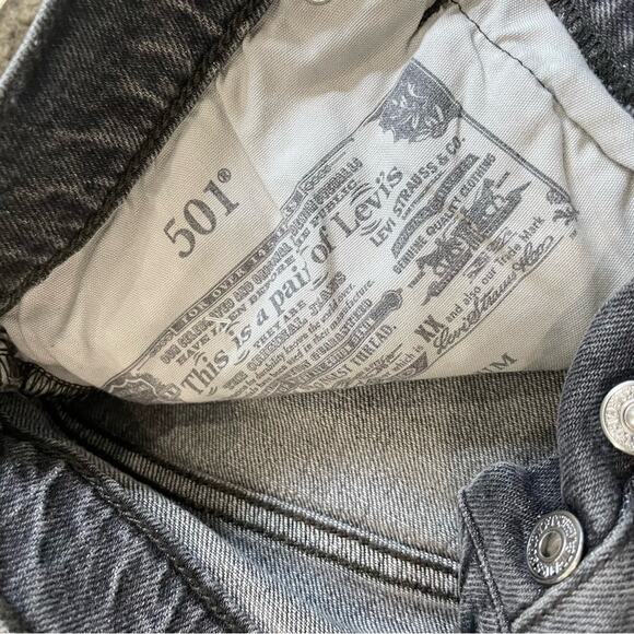 Levi’s 501 Original Short in Cabo Rise Frayed Raw Cut Hem Women’s Sz 26 - Picture 7 of 8